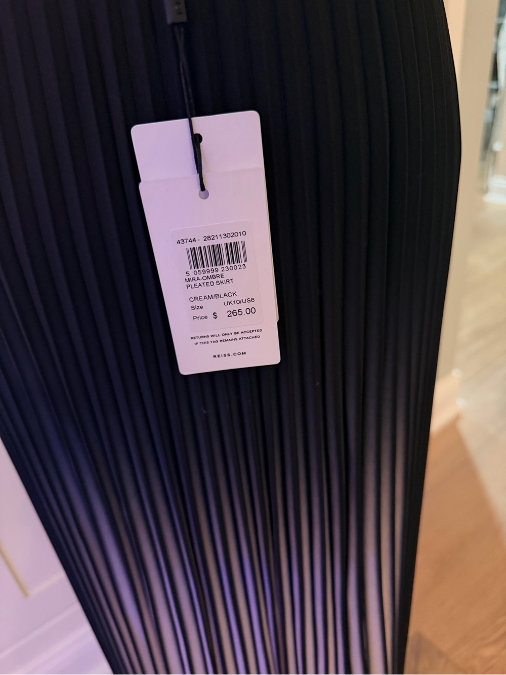 NWT Reiss Ombre Pleated Midi Skirt in Black and Cream, Size 6 - Picture 7 of 7